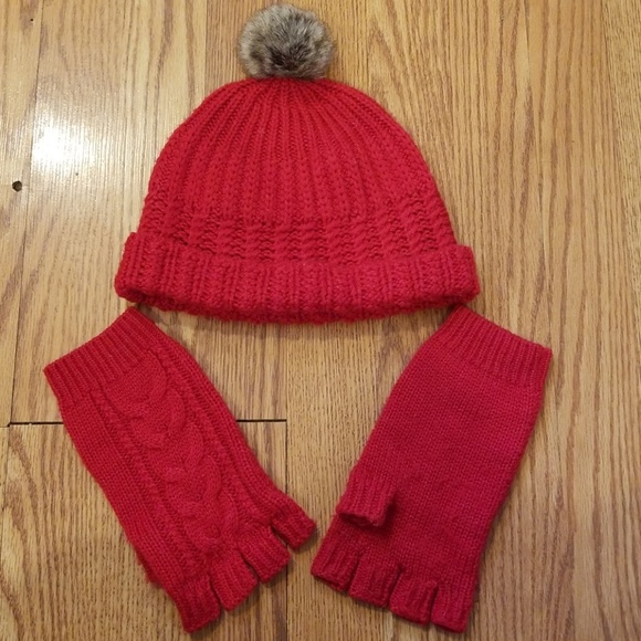 EUC Banana Republic Beanie & Fingerless Gloves - Picture 2 of 6